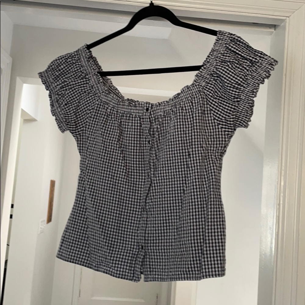 Super cute Black and white checkered top